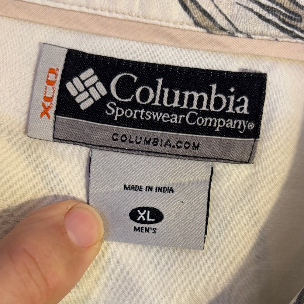 Columbia Men's White and Black XLT Floral pocket Shirt - Picture 4 of 6